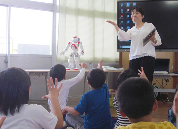 人型ロボット「NAO」を活用した外国語活動の実証研究に係る成果報告発表会